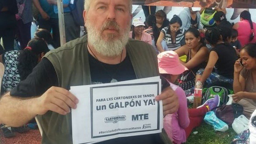Cartoneros siguen en campaña por un galpón